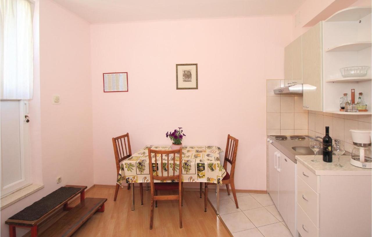 1 Bedroom Nice Apartment In Kastel Sucurac Kastela Exterior photo