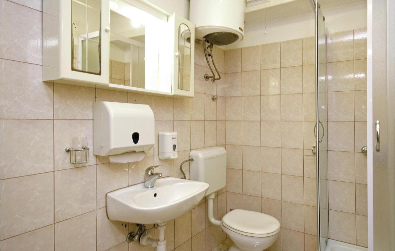 1 Bedroom Nice Apartment In Kastel Sucurac Kastela Exterior photo