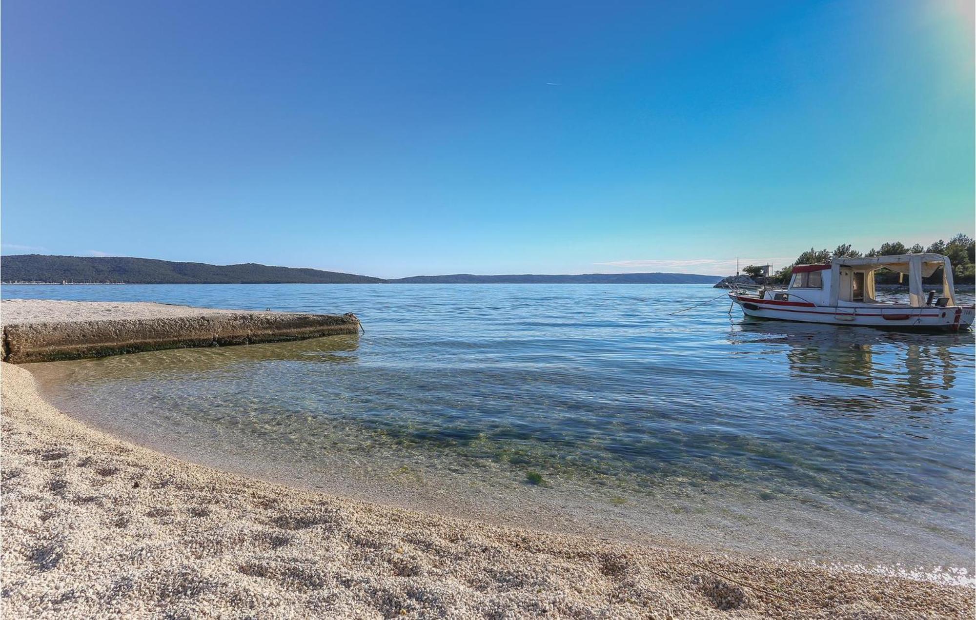 1 Bedroom Nice Apartment In Kastel Sucurac Kastela Exterior photo